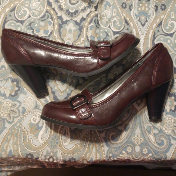 Shoes - Picture 4 of 7